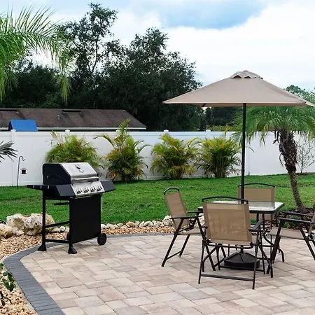 Tropical Backyard Paradise, Hot Tub, Fenced Yard